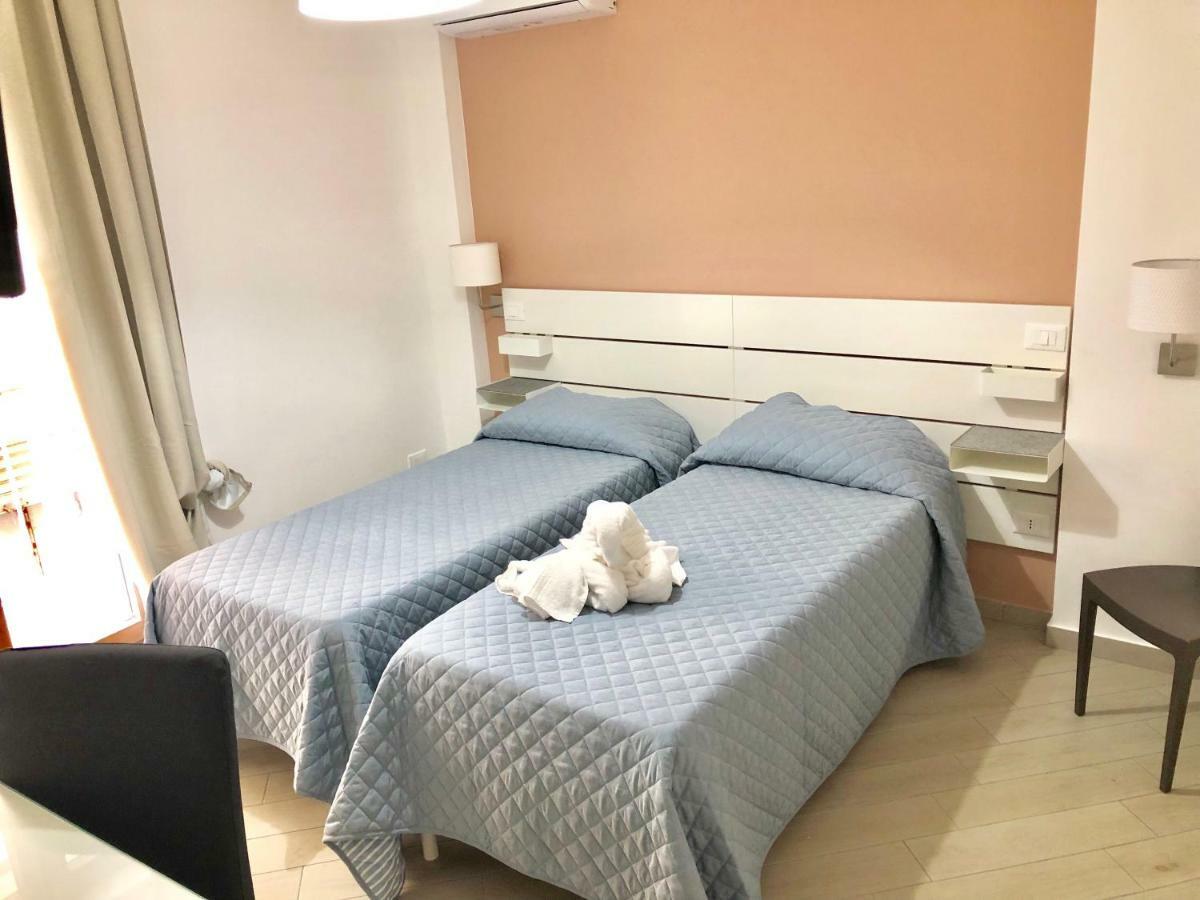 Belvedere Rent Rooms Campofelice Di Roccella Exteriör bild